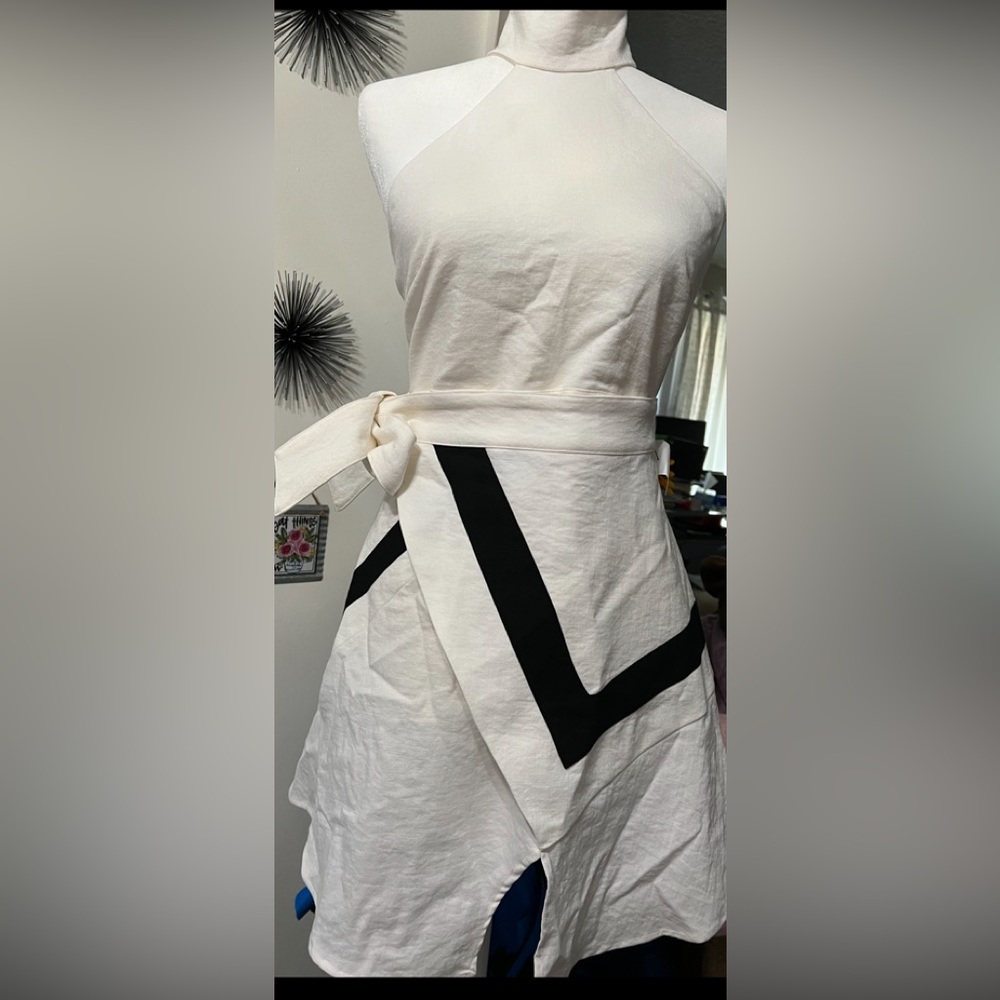 Beautiful white and black finders keepers dress 🌹👍💥